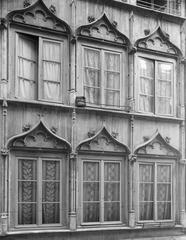 Late 15th century Gothic facade at 7 Rue Saint-Jean