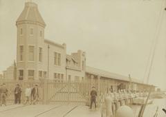 Historical photo of goods warehouse and Holland-America Line office at Stenen Hoofd, Westerdoksdijk 44, Amsterdam, circa 1907