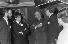 5th Congress of the Social Interacademiale on the student ship Caledonia with officials Koets, Winters, Houmes, and Pieter in conversation, black and white photo from 1969