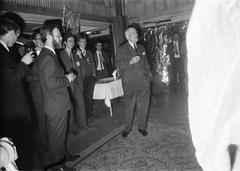 5th Congress of the Social Interacademiale on the student ship Caledonia with alderman Koets in conversation with chairman Winters, C. Houmes, alderman Koets, vice-chairman Pieter on April 9, 1969 in Amsterdam