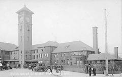 Historic black and white photo of people and parked automobiles at Union Station in Portland, Oregon, circa 1914