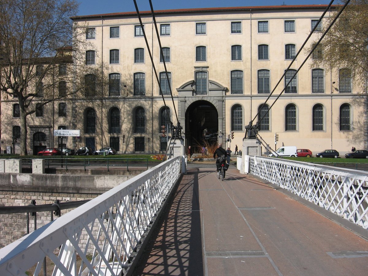 Exterior view of Collège-Lycée Ampère in Lyon, France