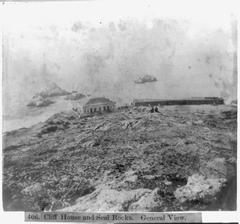 Cliff House and Seal Rocks general view with ocean and rocky coastline