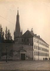 Old Carmelite Convent in Düsseldorf, 1915, historical black and white photo showing the back of the Old Town 2 building and St. Lambertus church tower