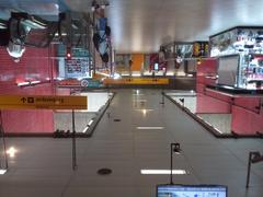 Mezzanine access area of Paulista Station with escalators and people