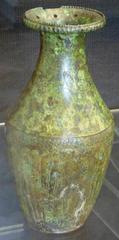 Ceramic vase with artistic design