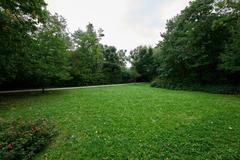 Scenic view of Grüneburgpark in Frankfurt am Main with autumn foliage