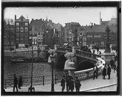 Historic view of Amstel 198 to 208 with Blauwbrug bridge and Amstelstraat entrance in Amsterdam, 1895