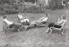 Bernhard von Brandenstein, Katharina Dieckmann, Erich Dieckmann and Hela Jöns in the courtyard of Giebichenstein Castle