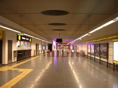 Upper lobby of Parque de los Patricios station showing staircases and turnstiles