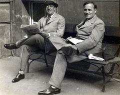 Jób Dániel and Hegedűs Tibor sitting on a bench at Vígszínház in 1936