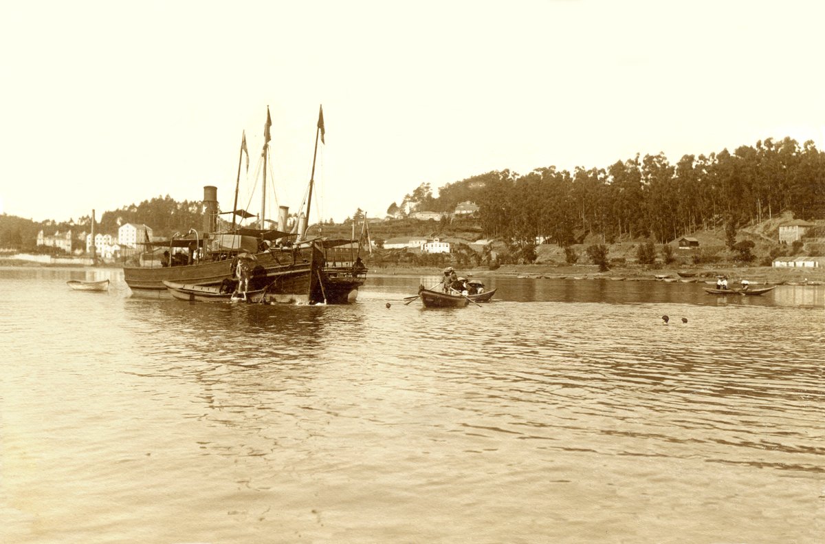 View of Valbom, Gondomar on the Douro River with traditional valboeiros boats and the Freixo Palace in Porto