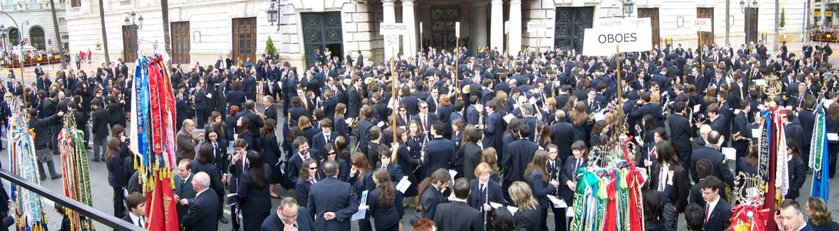 Large gathering of 800 musicians at the end of 800 Years Bands Parade