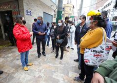 Minister Rocio Barrios inspecting commercial galleries and discussing with merchants in Gamarra and Polvos Azules