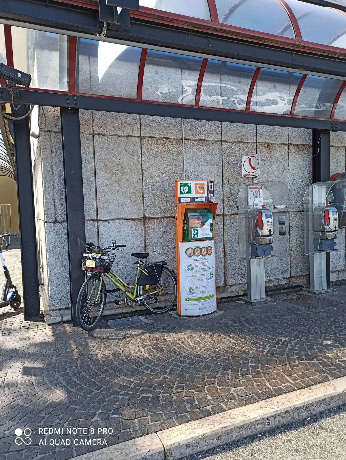 Defibrillatore automatico esterno (DAE) presso stazione Porta Nuova Verona