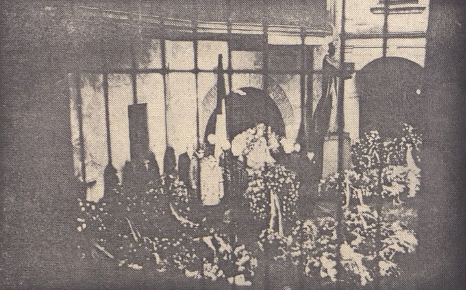 Jan Palach lying in Karolina, rectorate of Charles University before his funeral, next to the statue of his hero Jan Hus
