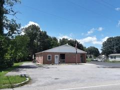 Front view of United States Post Office building in Lyndhurst, Virginia