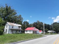 Houses by the road in Lyndhurst, Virginia