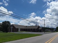 Exterior view of Lynside Mennonite Church in Lyndhurst, Virginia on a clear day