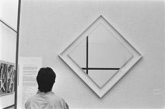 Black and white photograph of the artwork 'Compositie van 2 lijnen' by Piet Mondriaan at the Stedelijk Museum Amsterdam