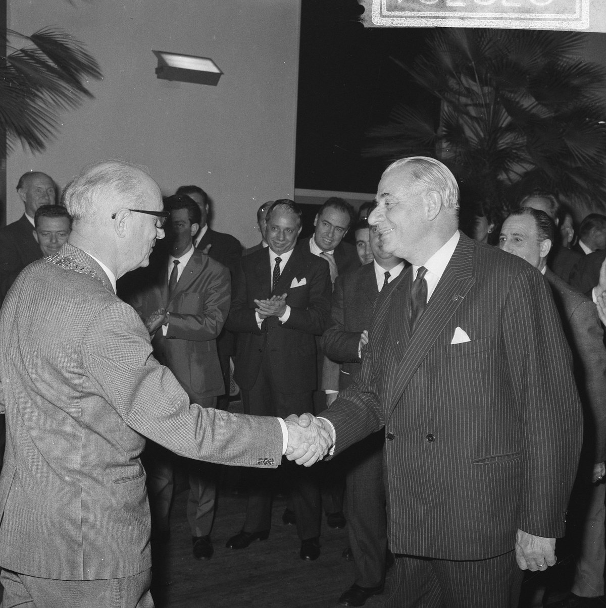 Greeting between Mr. J. Jenger and Alderman Mr. F.H.C. van Wijck at the Union Européenne des Travailleurs du Film reception in the Stedelijk Museum Amsterdam on October 7, 1965
