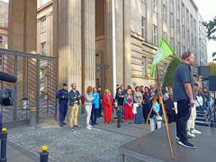 Protesters demonstrating at the gate of Ministry of National Education in September 2022