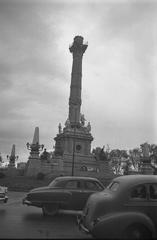 Independence Monument damaged after 1957 Mexico City earthquake