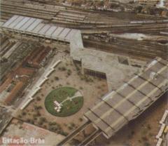 Aerial view of Brás metro station and integration corridor with suburban trains in 1982