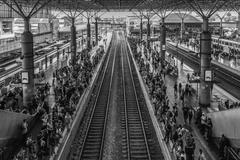 São Paulo Metro Bras Station train arriving on platform