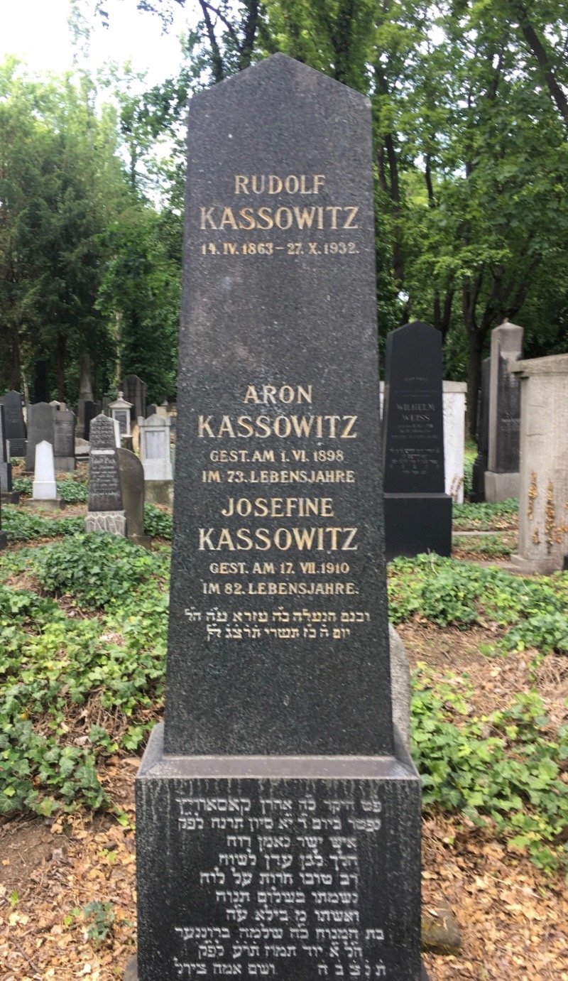 Tombstone with Kassowitz surname at New Jewish Cemetery in Prague