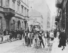 Street paving on Chmielna Street in Warsaw before 1939