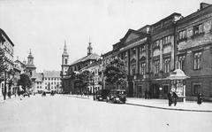Historical view of Długa Street in Warsaw towards Freta Street before 1930