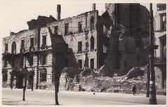 Ruins of Lessls' townhouse and townhouse Królewska 8 on Królewska Street in Warsaw during German occupation 1939-44