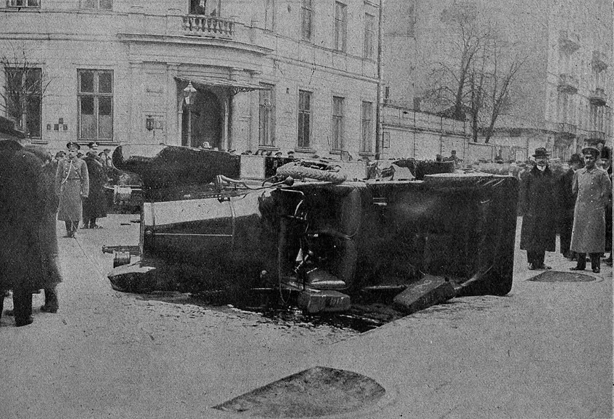 Car accident at the intersection of Piękna and Mokotowska streets in Warsaw in 1914