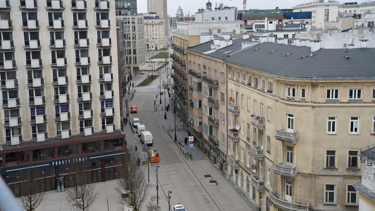 View north from Dom Braci Jabłkowskich on Ulica Szpitalna, Warsaw in winter