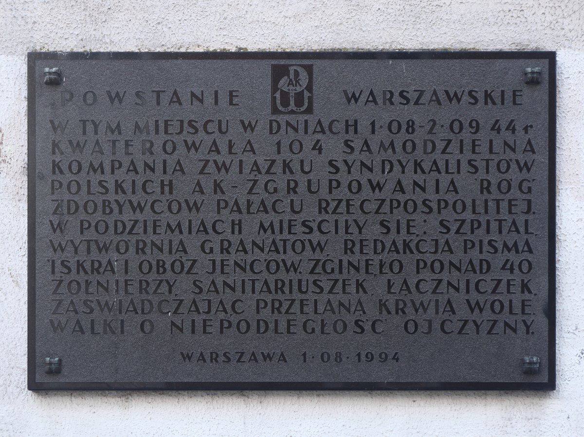 Memorial plaque of the 104th Company of the Polish Syndicalists Union on the wall of the building at Świętojerska Street 4/10, Warsaw