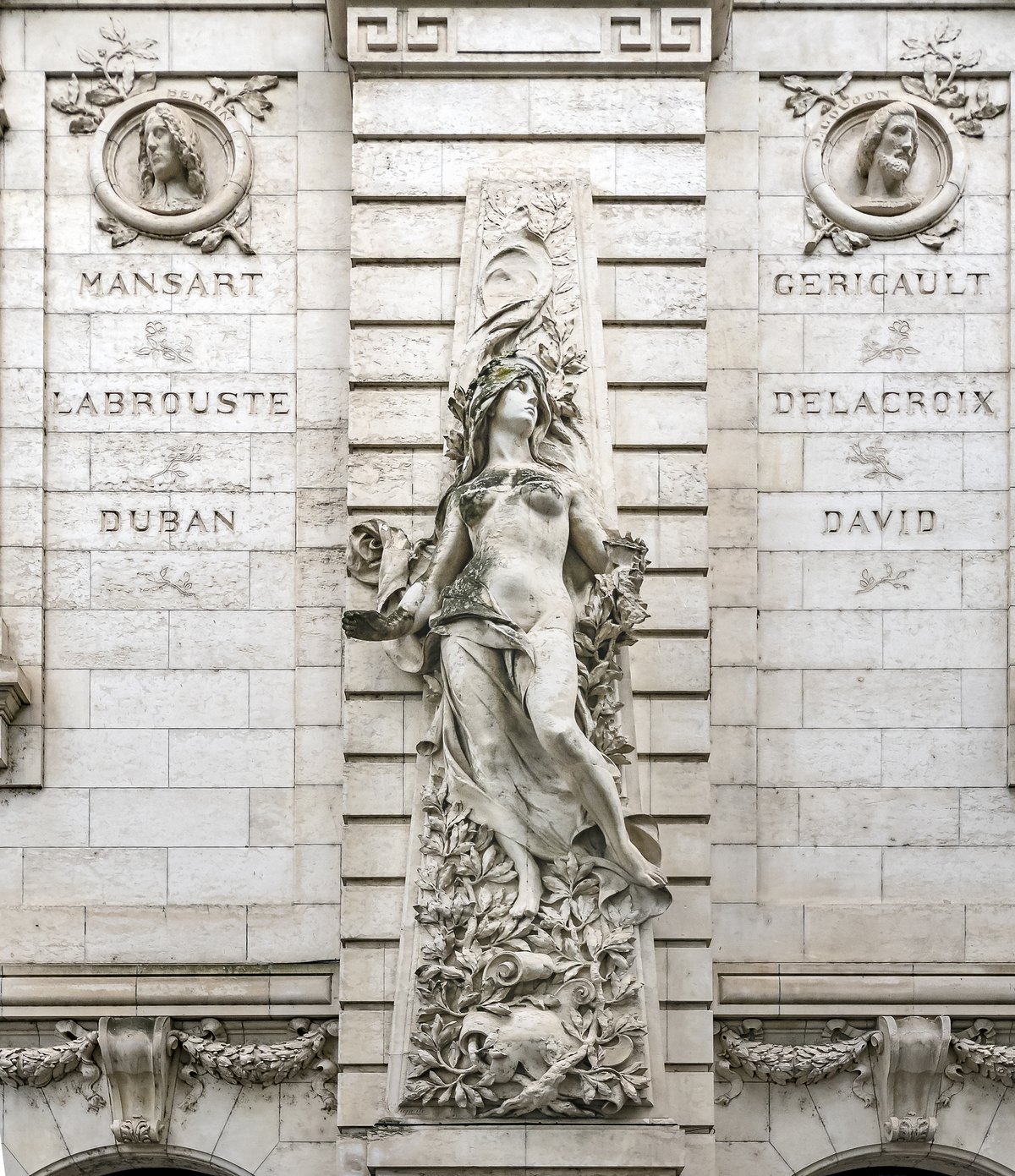 Facade of École supérieure des beaux-arts de Toulouse with La Peinture statue by Alexandre Laporte 1896