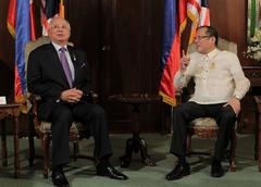 President Benigno S. Aquino III and Malaysian Prime Minister Najib Tun Razak exchanging pleasantries at Malacañan Palace in 2012