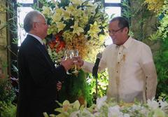 President Benigno S. Aquino III and Malaysian Prime Minister Najib Tun Razak leading a ceremonial toast at Malacañan Palace in 2012