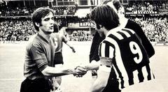 Football captains Fernando Benatti and Pietro Anastasi shaking hands before Serie A match Ternana vs Juventus 1975