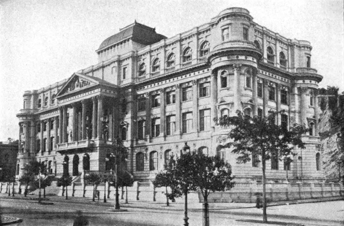 Front view of the Biblioteca Nacional do Brasil in Rio de Janeiro