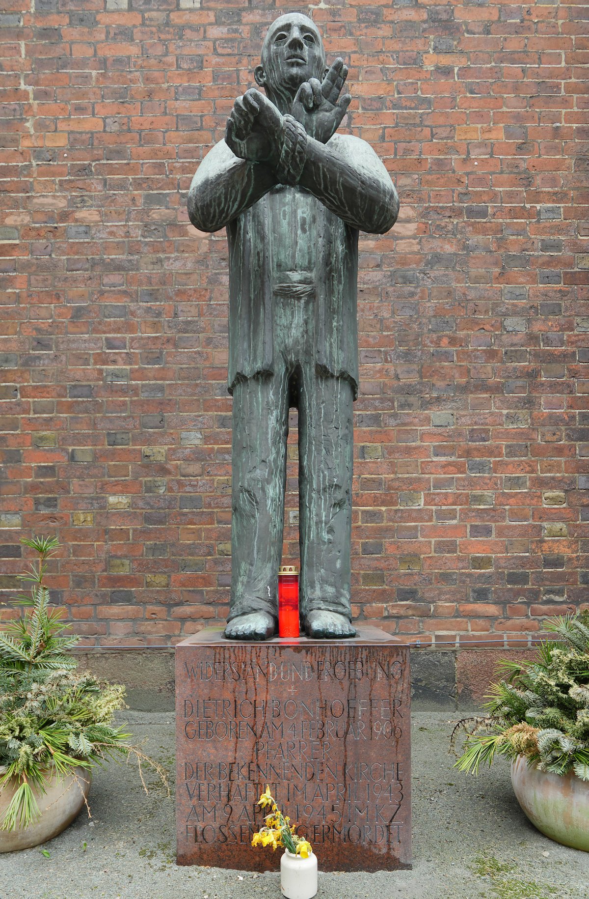 Dietrich Bonhoeffer memorial by Fritz Fleer at St. Petri Church in Hamburg