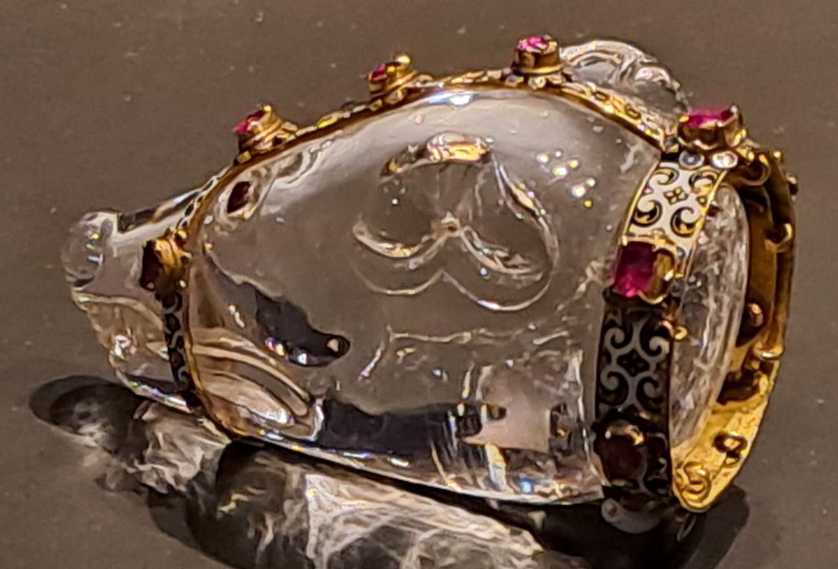 Bergkristall head of a fleas fur (Zibellino) from the 16th century with gold, enamel, and rubies