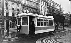 Standard tram of C.C.F.L. circulating at Restauradores Square on a rare snowy morning in 1945