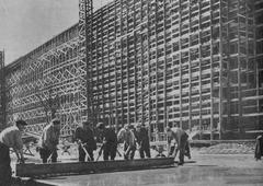 Construction of MDM building in Warsaw 1952