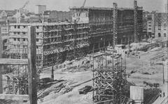 Construction of Marszałkowska Residential District (MDM) in Warsaw in April 1952