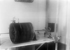 Measuring seismic activities at the Observatory in Naples in 1938 with scientific instruments