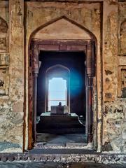 Chhatri funerary monuments of Bundela kings and queens in Orchha, Madhya Pradesh, India, showing traditional umbrella-shaped domed canopies and Hindu-Mughal architectural fusion by the Betwa river