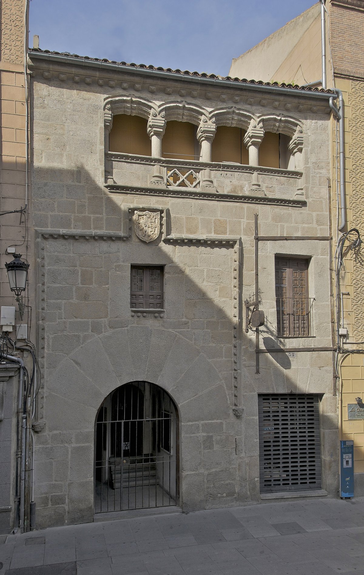 15th century urban nobility residence in Segovia with Moorish arch and Tordesilla y Tapia family coat of arms